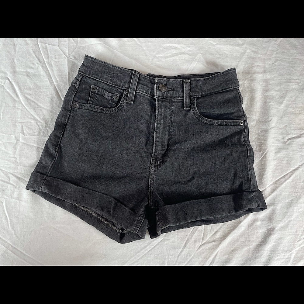 Black Levi’s shorts